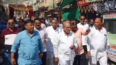 बूंदी: विधायक हरिमोहन शर्मा ने दीपावली के अगले दिन शहर के मुख्य बाजार में घूमकर की रामा श्यामी