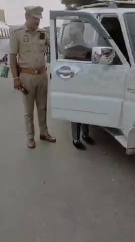 जौनपुर: रविवार को यातायात प्रभारी द्वारा यातायात नियमों के प्रति जागरूकता अभियान चलाया गया