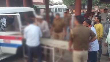 हाथरस: आगरा अलीगढ़ नेशनल हाईवे के रुहेरी तिराहे के पास टैंकर ने बाइक सवार तीन लोगों को मारी टक्कर, सभी जिला अस्पताल में भर्ती