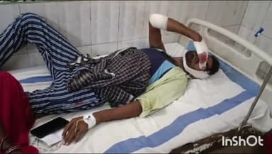 थावे: थावे रोड पर दो पिकअप की चपेट में आने से बाइक सवार युवक घायल, सदर अस्पताल में भर्ती