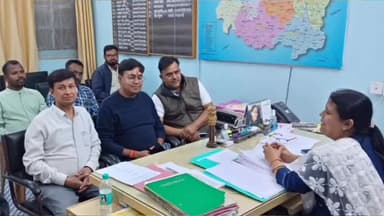 लोहरदगा: चैंबर सदस्यों के साथ स्वीप कोषांग की बैठक, शत-प्रतिशत मतदान की अपील