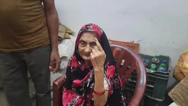 लोहरदगा: लोहरदगा में 85 वर्ष से अधिक आयु के और दिव्यांग मतदाताओं ने किया मतदान