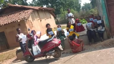 हज़ारीबाग: मतदाता सूचना पर्ची का वितरण, जिला निर्वाचन पदाधिकारी के निर्देशानुसार