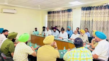 ਡੇਰਾਬਸੀ: ਵਿਧਾਇਕ ਕੁਲਜੀਤ ਸਿੰਘ ਰੰਧਾਵਾ ਨੇ ਪੁਲਿਸ ਤੇ ਮਿਉਂਸੀਪਲ ਅਧਿਕਾਰੀਆਂ ਨਾਲ ਸਮੀਖਿਆ ਮੀਟਿੰਗ ਕੀਤੀ