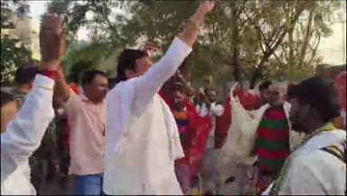राहतगढ़: जिला पंचायत अध्यक्ष हीरा सिंह राजपूत ने दिवारी गीतों पर ग्वालों के साथ किया मोनिया नृत्य, वीडियो हुआ वायरल
