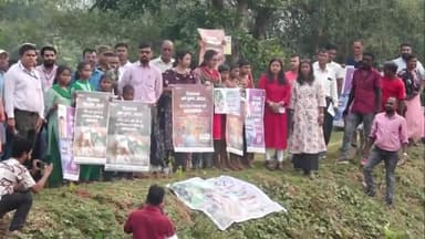 पीरटांड: पालमो समेत कई पंचायतों में मतदाता जागरूकता कार्यक्रम का आयोजन, उपायुक्त ने कुम्हरलालों में किया वृक्षारोपण