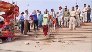 बरौनी: बरौनी प्रखंड के सिमरिया गंगा घाट का छठ पर्व और मुख्यमंत्री के आगमन को लेकर जिला पदाधिकारी ने किया निरीक्षण