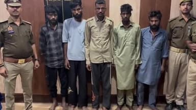 मुगलसराय: सिंघीताली ओवर ब्रिज पर पुलिस ने तीन पिकअप में 7 गोवंशों के साथ 5 गौ तस्करों को किया गिरफ्तार