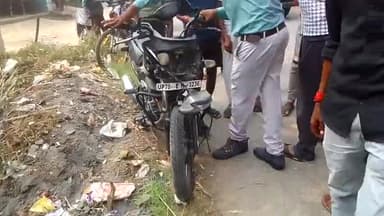 प्रयागराज करछना थाना अंतर्गत 
करछना करेहा बाजार में खड़ी बाइक में दो पहिया बाइक ने जोरदार टक्कर और बाइक हुई क्षतिग्रस्त