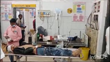 हरदोई: रोशनपुर में हुए सड़क हादसे में घायल 5 लोगों को मेडिकल कॉलेज में भर्ती कराया गया, एक युवक की इलाज के दौरान हुई मौत
