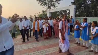 କୋଦଳା: ସାତନଳ ଠାରେ ନିଜ ମାଆଙ୍କ ନାମରେ ନାମିତ ବିଦ୍ୟାପୀଠକୁ ଗସ୍ତ କଲେ ସାଂସଦ