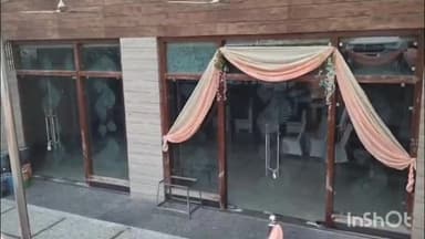 हाथरस: अलीगढ़ रोड स्थित अंबा होटल के बेसमेंट को 3 महीने पहले दिए गए नोटिस का जवाब न देने पर एसडीएम सदर ने किया सीज