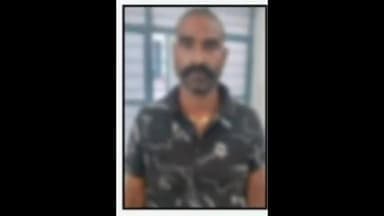 बेगूसराय: नगर थाना पुलिस ने विष्णुपुर रोड से 3 लीटर देसी शराब के साथ 2 अभियुक्तों को किया गिरफ्तार