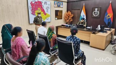 हरदोई: पुलिस ऑफिस में एसपी की जनसुनवाई में 58 लोग शिकायत लेकर पहुंचे, एसपी ने सभी की शिकायतें सुनीं