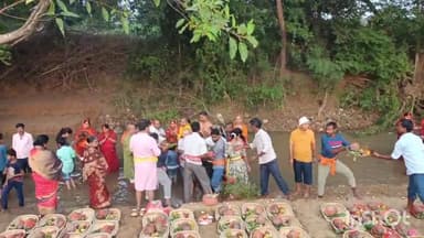 बौंसी: आगरा जोर, पापहरनी सहित सभी छठ घाटों पर व्रतियों ने दी संध्या अर्घ्य