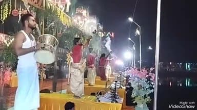 दिनारा: दिनारा भलूनी धाम छठ घाट पर उमड़ी भीड़, सूर्यपुरा छठ घाट पर हुआ भव्य गंगा आरती का आयोजन