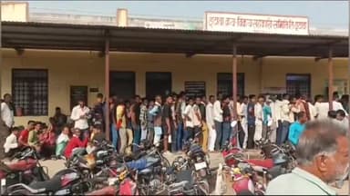 पीपलदा: इटावा में DAP खाद आने की सूचना पर मार्केटिंग सोसायटी पर किसानों की लगी लंबी कतारें, नहरों में आया पानी