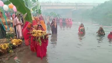 गोरौल: उदीयमान भगवान भास्कर को अर्घ्य देने के साथ चार दिवसीय छठ महापर्व संपन्न