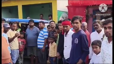 सिंघिया: बेलाही गांव में पूजा के लिए रखे खस्सी की चोरी के बाद हत्या का मामला, लोग जुटे