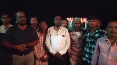 आज गांडेय विधानसभा क्षेत्र अंतर्गत अपने गांव (पतारी, सोनबाद) में जन संपर्क कर स्वजनों से आशीर्वाद लिया..

धनबल बनाम जनबल की लड़ाई में सभी घरों से #तन_मन_धन से सहयोग मिल रहा है।