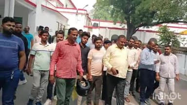 बहराइच: फुटकर खाद विक्रेताओं ने कलेक्ट्रेट में डीएम को 10 सूत्री मांगों का ज्ञापन सौंपा