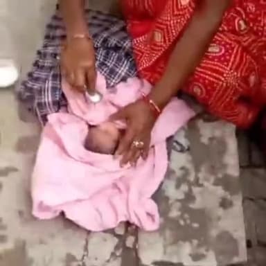 कानपुर: अशोक नगर इलाके में कूड़े के ढेर में मिली नवजात बच्ची, सफाई कर्मचारी ने रोने की आवाज सुनकर निकाली