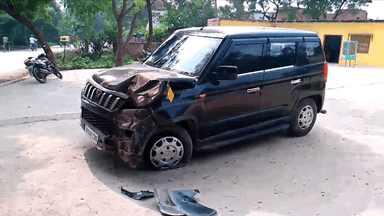 ज्ञानपुर: ज्ञानपुर के चेयरमैन डा. घनश्याम दास गुप्ता दुर्घटनाग्रस्त हुए, आई हल्की चोट