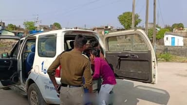 राहतगढ़: चंद्रापुर गांव के पास बाइक अनियंत्रित होकर पुलिया से नीचे गिर गई, घायल युवकों को डायल 100 ने अस्पताल पहुंचाया