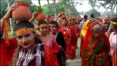 नौतन: श्री लक्ष्मी नारायण महायज्ञ के लिए 1108 कुवारी कन्याओं के साथ कलश यात्रा निकली, पूर्वी और पश्चिम चंपारण की सीमा पर पूजा