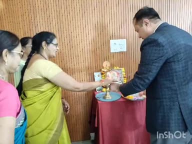 विधिक प्राधिकरण द्वारा उत्कृष्ट विद्यालय कटनी में विधिक जागरूकता एवं निबंध प्रतियोगिता कार्यक्रम किया गया पीएलवी श्रीमती आराधना तिवारी द्वारा