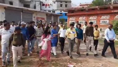 शाहनगर: शाहनगर में डेढ़ दशक से अधूरे पड़े बस स्टैंड निर्माण का पन्ना कलेक्टर ने किया निरीक्षण