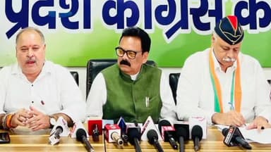 कांके: रांची में कांग्रेस भवन में लोहरदगा सांसद ने पीएम मोदी को जुमलों का बाजीगर बताया