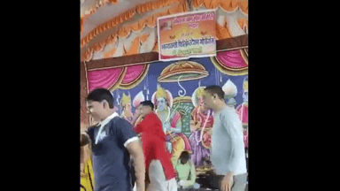 ज्ञानपुर: कोइरौना के भारद्वार में रामलीला पर फिल्मी गाने पर हुआ डांस, वीडियो सोशल मीडिया पर हुआ वायरल