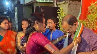 বজবজ ১: বজবজের একাধিক জায়গায় জগদ্ধাত্রী পূজায় গেলেন পৌর প্রধান