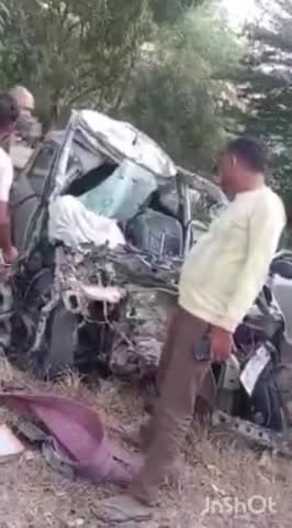 गौतम बुद्ध नगर: नॉलेज पार्क थाना क्षेत्र में नोएडा ग्रेटर नोएडा एक्सप्रेस-वे पर खड़े ट्रक से टकराई कार, 5 लोगों की हुई मौत