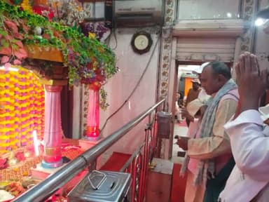 आंवला पूजा का प्रसाद ग्रहण करने का शौभाग्य प्राप्त हुआ मां काली मंदिर प्रांगण जगदीशपुर नगर पंचायत।
मां काली जी का दर्शन कर सुख शांति, समृद्धि, प्रगति,सम्मान सदभावना,सदाचार, भाईचारा स्थापित के लिए प्रार्थना किया ।