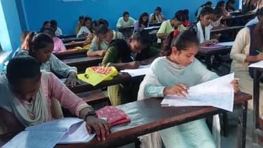 तरैया में राज्य स्तरीय प्रतियोगिता परीक्षा सम्पन्न,200 छात्र-छात्राओं ने लिया भाग