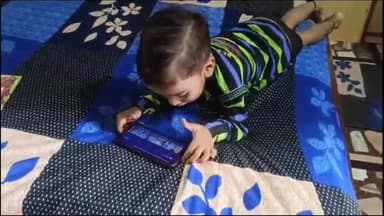 सरदारशहर: राजकीय अस्पताल के डॉक्टर चंद्रभान जांगिड़ और डॉ अब्दुल गफ्फार खान ने बच्चों के मोबाइल के बढ़ते उपयोग की जानकारी दी