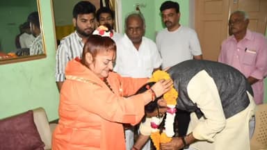 चूरू: साध्वी करुणागिरी ने धानुका धर्मशाला स्थित कथा स्थल में पूर्व मंत्री राजेन्द्र राठौड का सम्मान किया