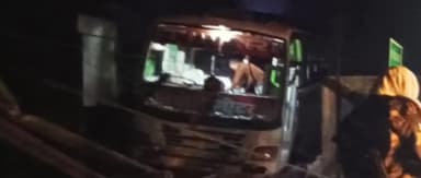 हज़ारीबाग: जेएपीटीसी प्रशिक्षण केंद्र के पास चुनाव ड्यूटी के लिए जा रही बस 11 हजार वोल्ट बिजली पोल से टकराई, 53 जवान बाल बाल बचे