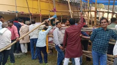 नौतन: प्रशासनिक चौकसी के बीच पैक्स चुनाव के लिए नामांकन शुरू, नौतन प्रखंड कार्यालय में उमड़ी भीड़