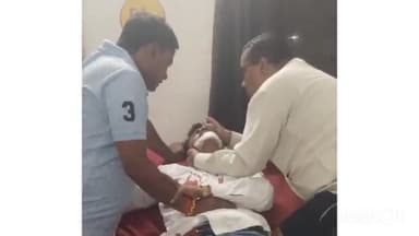 कलान: कलान मिर्जापुर के पिडरा टेढ़ा पुलिया के पास बाइक को बचाने के चक्कर में कार पुलिया से टकराई, सपा के विधानसभा अध्यक्ष घायल