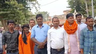 बिहार: हरगमा पंचायत में पैक्स अध्यक्ष पद के लिए वीरेश महतो ने किया नामांकन, प्रखंड कार्यालय में चुनाव की तैयारी