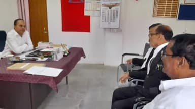 अररिया: राष्ट्रीय लोक अदालत की सफलता को लेकर जिला विधिक सेवा प्राधिकार के सचिव के कार्यालय में बैठक आयोजित