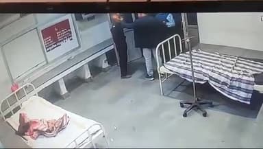 #सिंगरौली खुटार सामुदायिक स्वास्थ्य केंद्र मे दो लोगों घुसकर सिक्योरिटी गार्ड के साथ किए मारपीट और गाली गलौज
#sunilshah