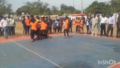 बस्तर: एसडीएम ने बस्तर ओलंपिक में खिलाड़ियों को उत्साह वर्धन करते हुए नगद राशि देकर किया सम्मानित