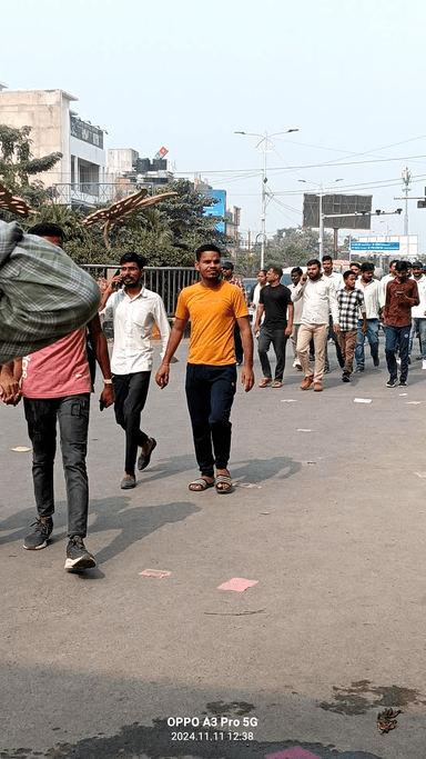 UP PCS One Day One Shift की मांग को लेकर अभ्यर्थियों ने लोक सेवा आयोग को घेरा #श्री_संकटमोचन_TV