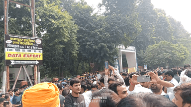 UP PCS Normalazation को खतम करने की मांग को लेकर अभ्यर्थियों ने किया लोक सेवा आयोग का घेराव..#श्री_संकटमोचन_TV