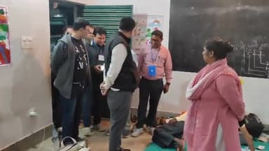 कांके: रांची में उपायुक्त ने विभिन्न मतदान केंद्रों और कलस्टर का किया निरीक्षण, दिए आवश्यक दिशा-निर्देश