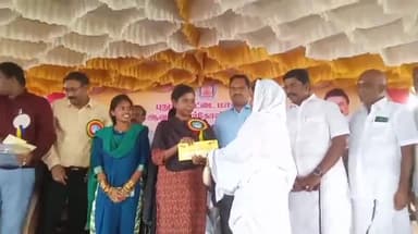 ஆவுடையார் கோவில்: புண்ணியவயல் கிராமத்தில் ஆட்சியர் அருணா தலைமையில் மனுநீதி முகாம் நடைபெற்றது நலத்திட்ட உதவிகளை வழங்கிய ஆட்சியர்